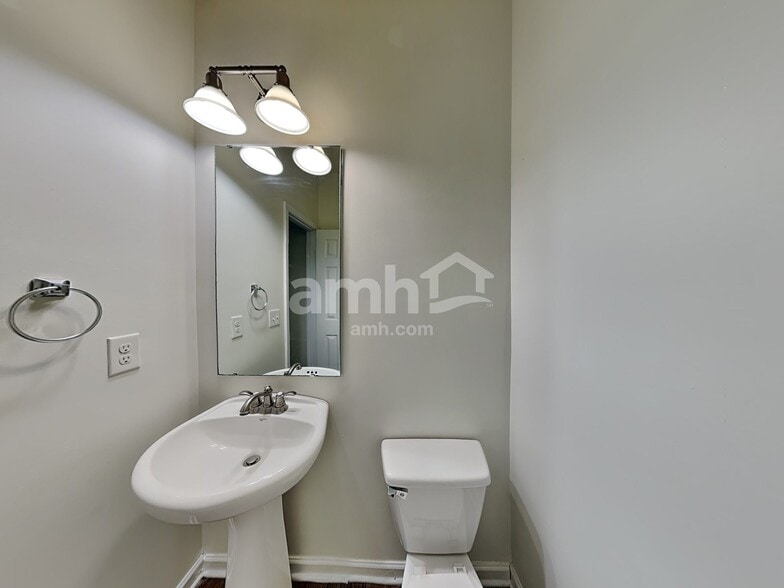 Building Photo - 3011 Gray Farm Rd