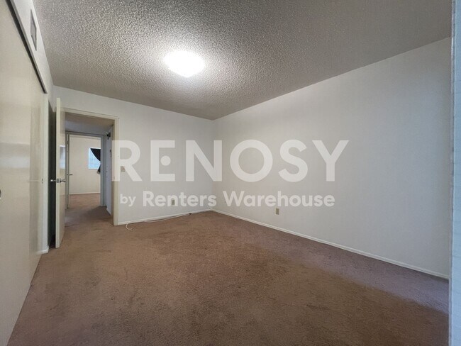 Building Photo - 2460 Persian Dr