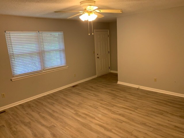 Building Photo - 406 Missionary Ave