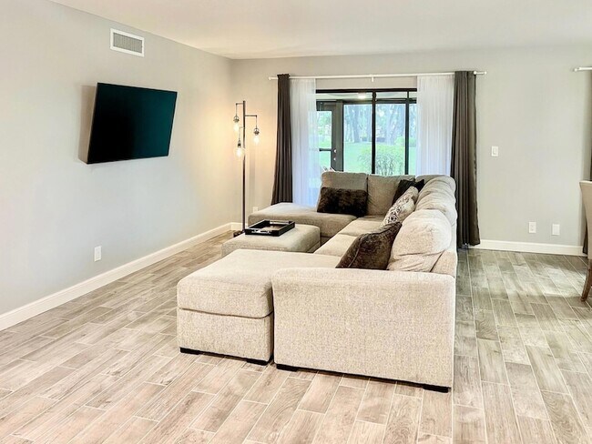 Building Photo - 10615 Ocean Palm Way