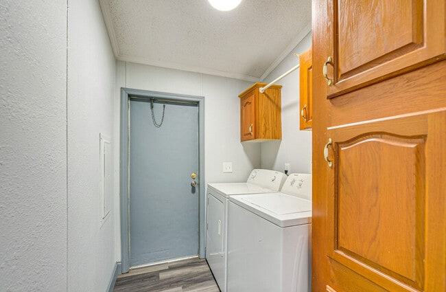 Building Photo - 6651 SE Co Rd 337