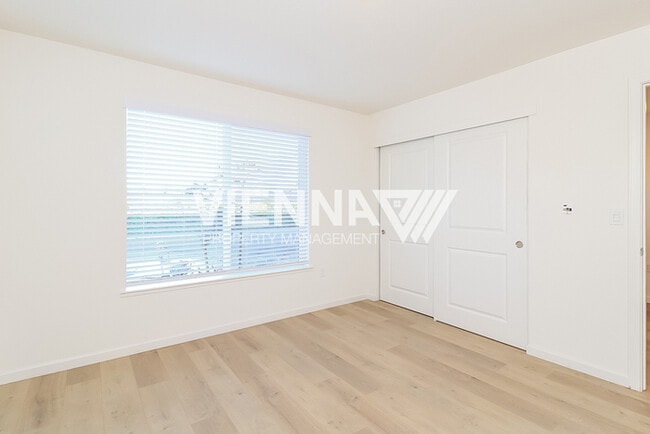 Building Photo - 7978 Quiet Knolls Dr