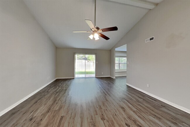 Building Photo - 635 Stonewall Dr