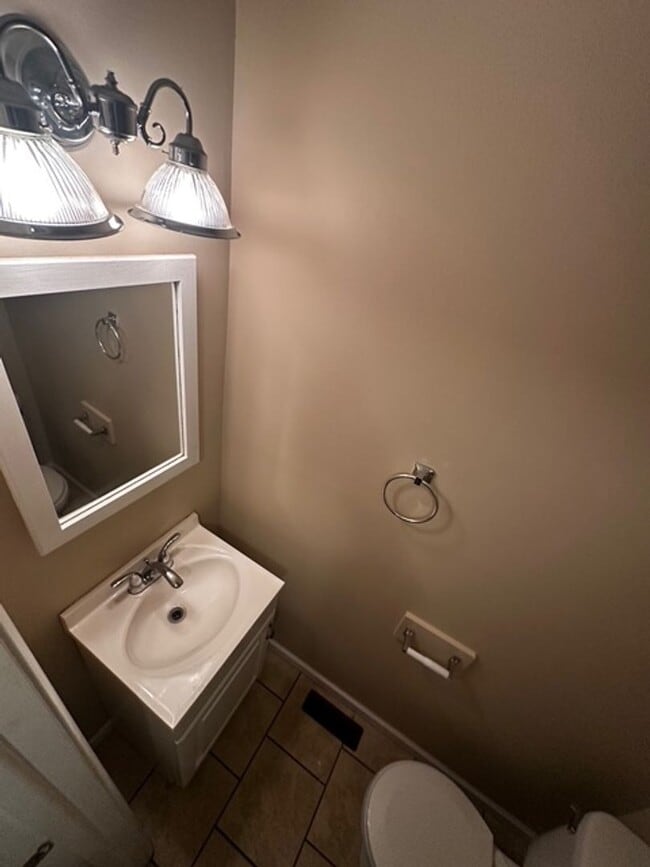 Building Photo - 1290 Emerson St