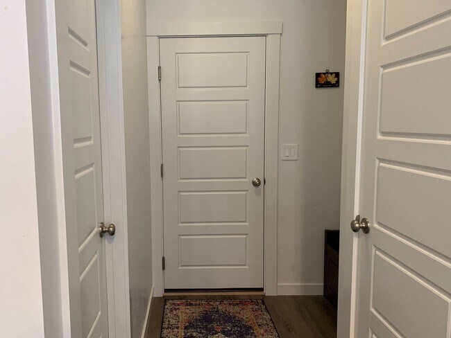 Building Photo - 4 bedrooms upstairs PLUS an OFFICE on the ...