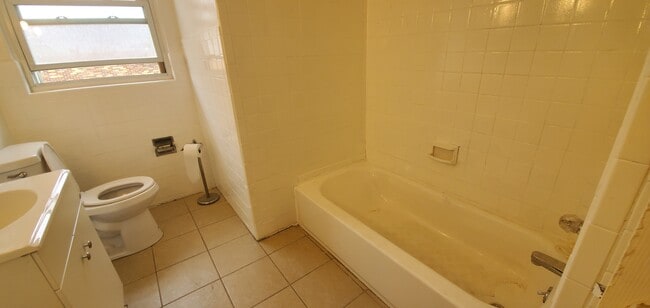 Building Photo - Roselawn