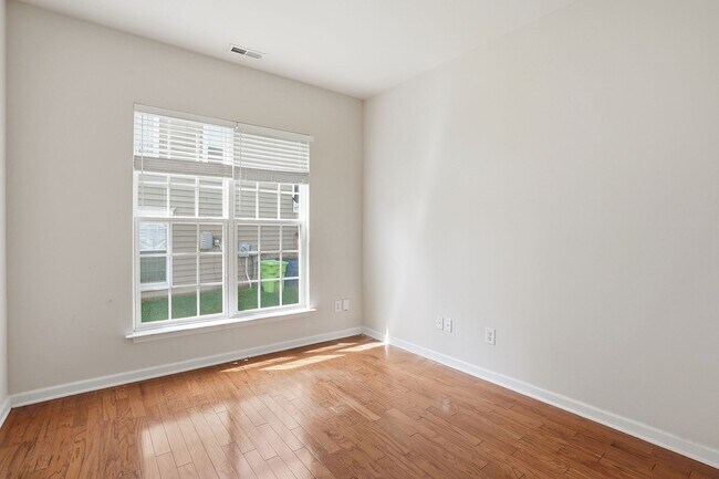 Building Photo - WAKEFIELD HOME WITH 4 BEDROOMS- GREAT HOME!