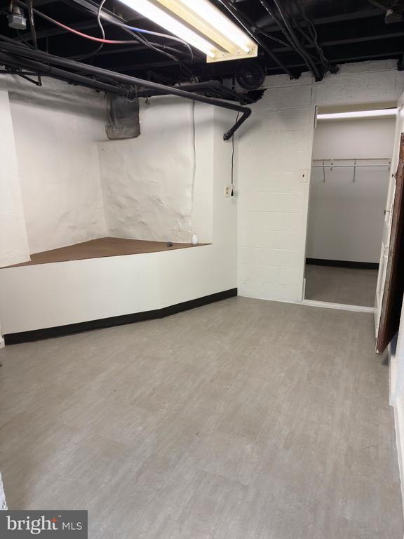 Building Photo - 442 W Wingohocking St