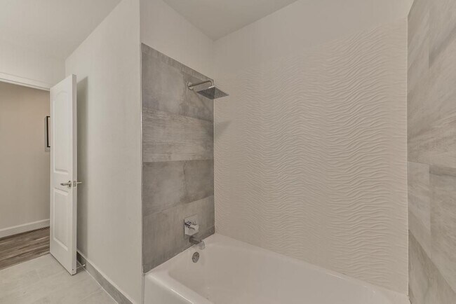 Building Photo - 5470 Darnell St