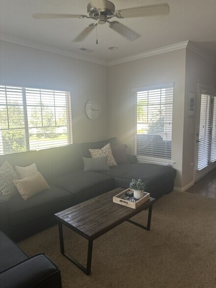 Building Photo - 1052 Canyon Meadow Dr