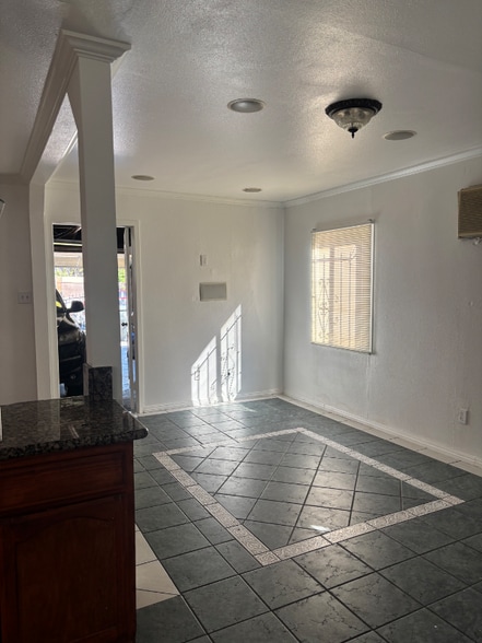 Building Photo - 519 S Bonnie Beach Pl