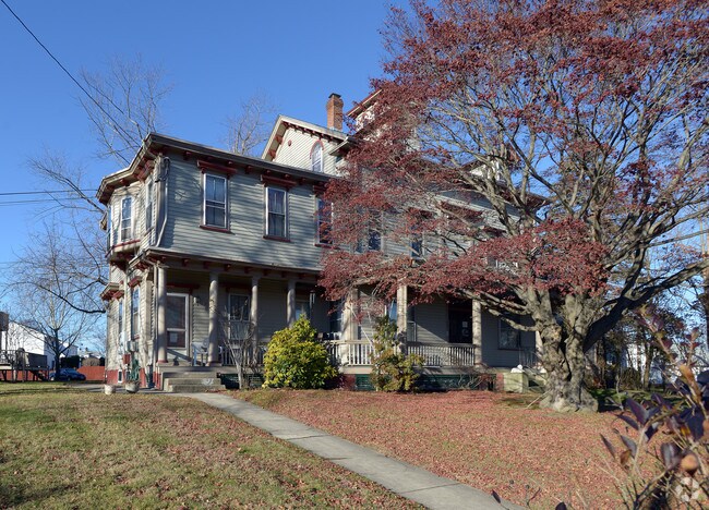 Primary Photo - 389 Laurel Hill Ave