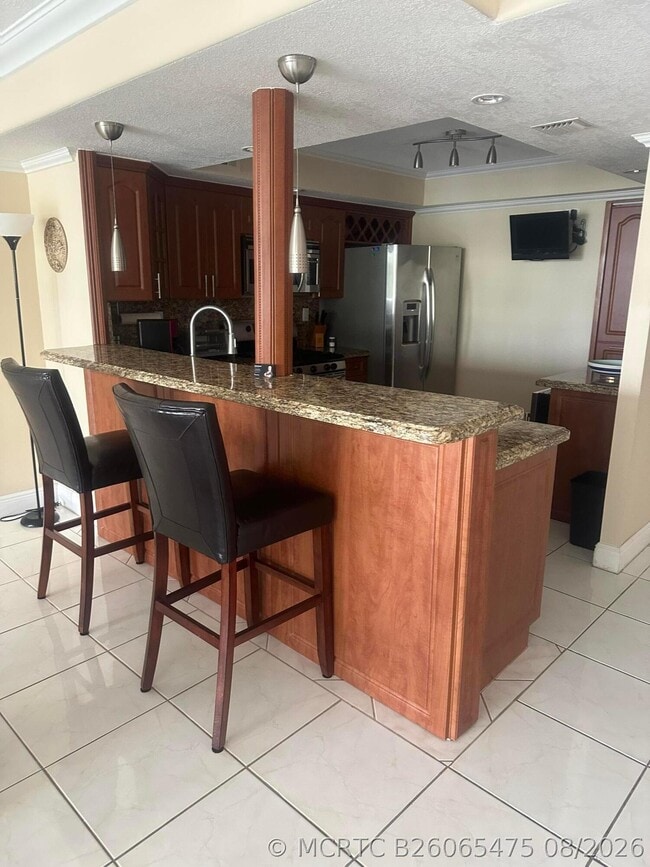 Building Photo - 3140 S Ocean Dr