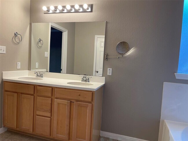 Building Photo - 8711 Auburn Glen Ln