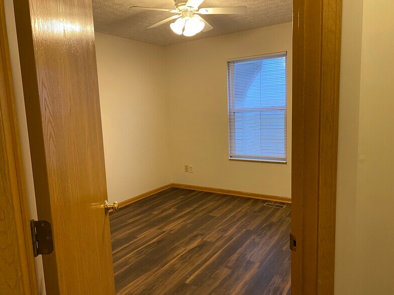 Building Photo - 4941 Petticoat Ct