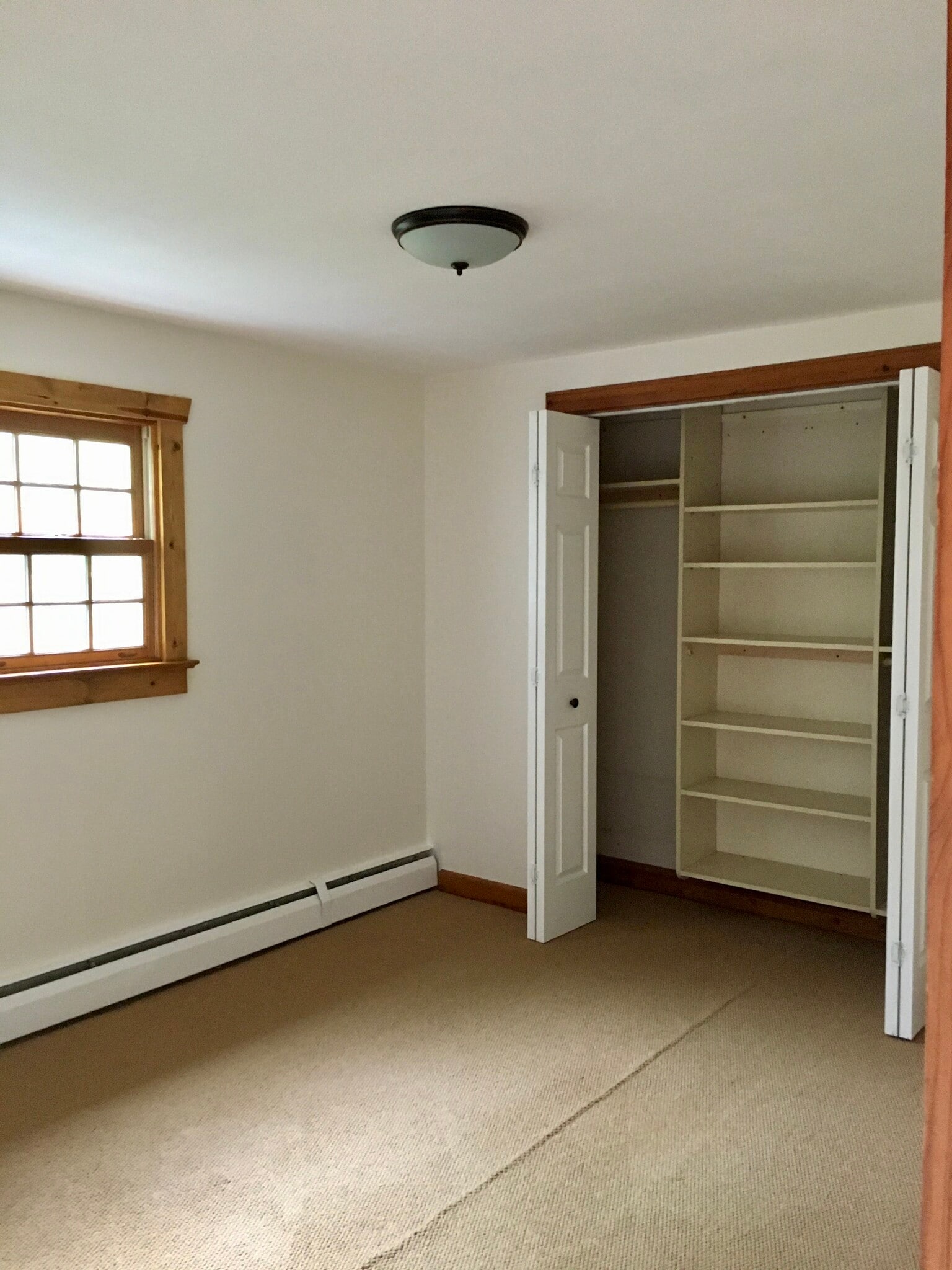 Building Photo - 74 Gainsborg Ave E