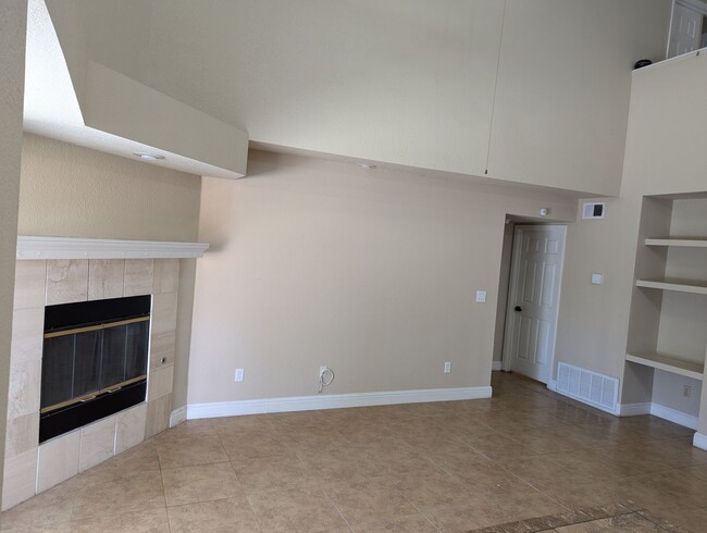 Building Photo - Beautiful 4/3 House for Rent. Amenities Ga...