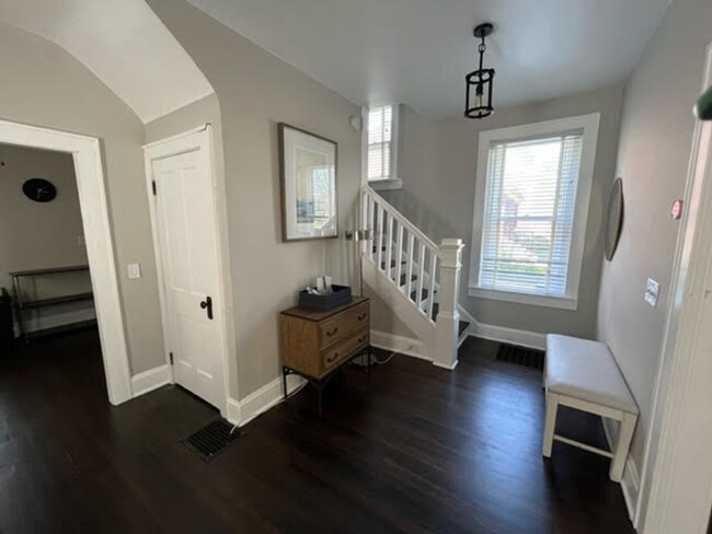 Building Photo - Adorable Brick Home in Italian Village!