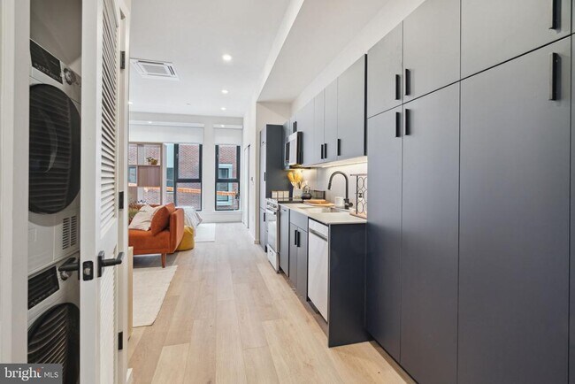 Building Photo - 1705 N American St