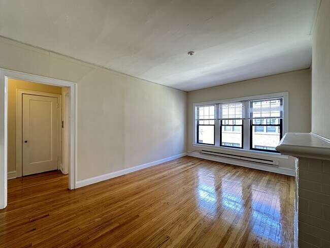 Building Photo - 1312 Oak Ave