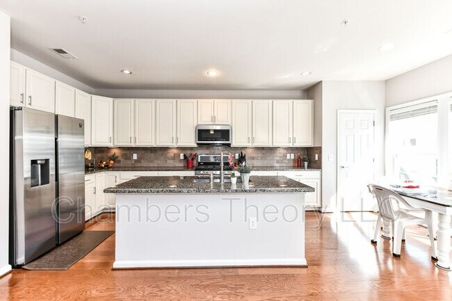 Building Photo - 2942 Finsbury Pl