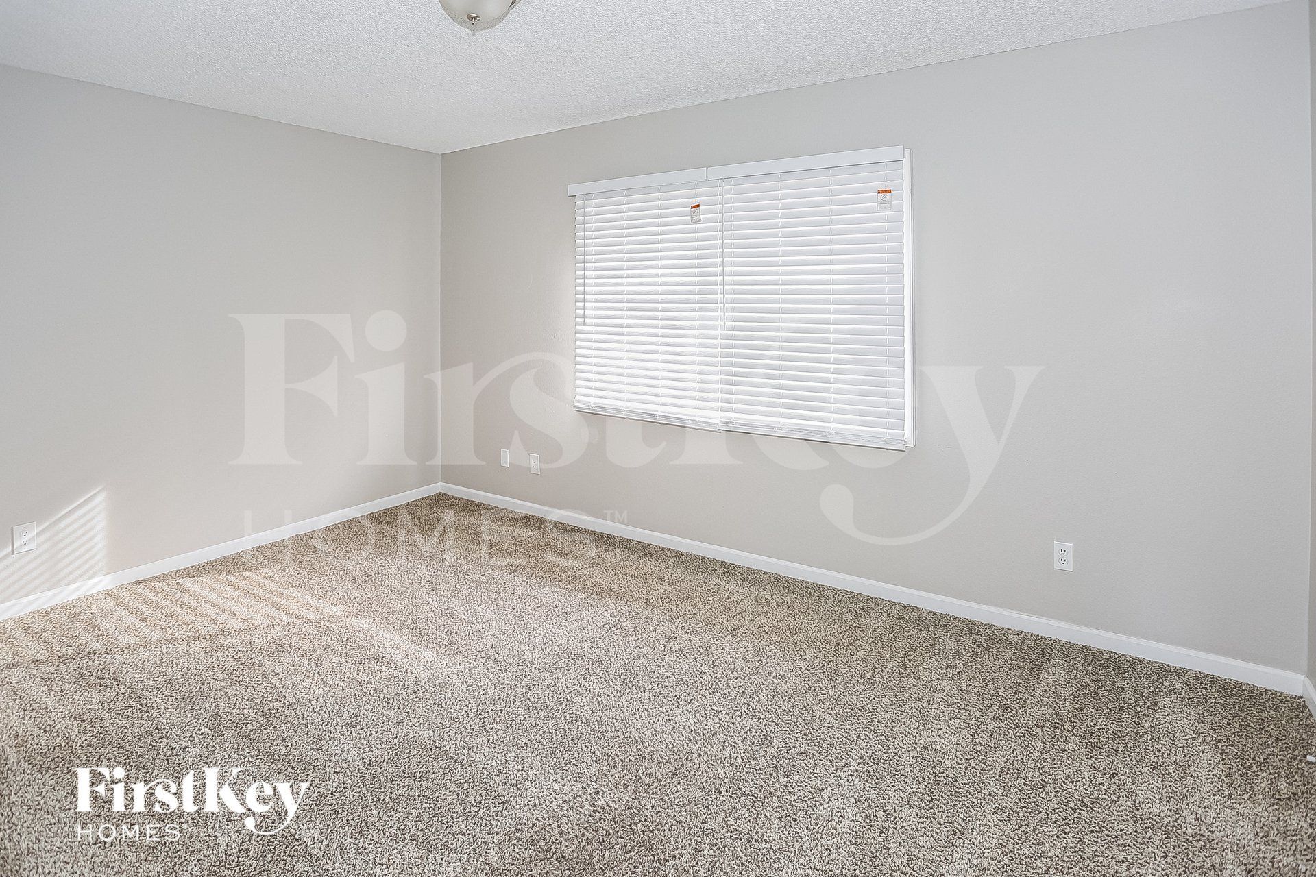 Building Photo - 8427 N 47th Dr