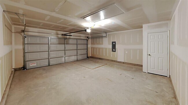 Building Photo - 9920 Rattlesnake Ln