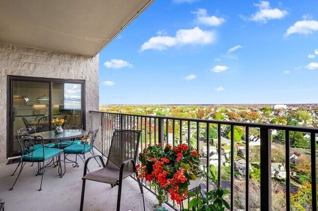 Building Photo - 3200 Park Ave