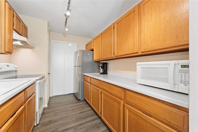 Building Photo - 10871 Braes Bend Dr