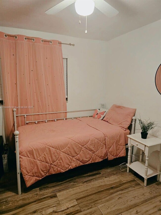 Building Photo - 3628 SW 14th St