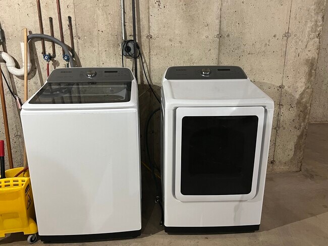 Building Photo - 109 Ravinia Dr