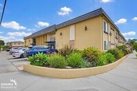 Building Photo - Charming 1Bdm 1Ba Condo in Imperial Beach!
