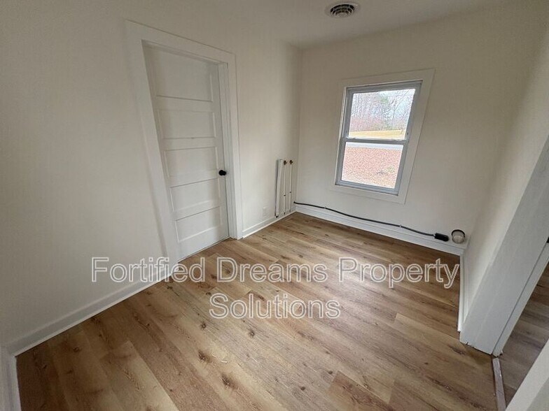 Building Photo - 429 Peeden Dr