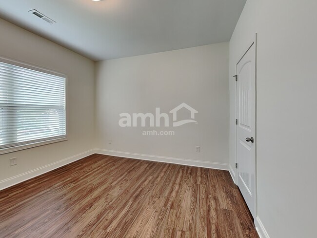 Building Photo - 30 Adams Manor Court