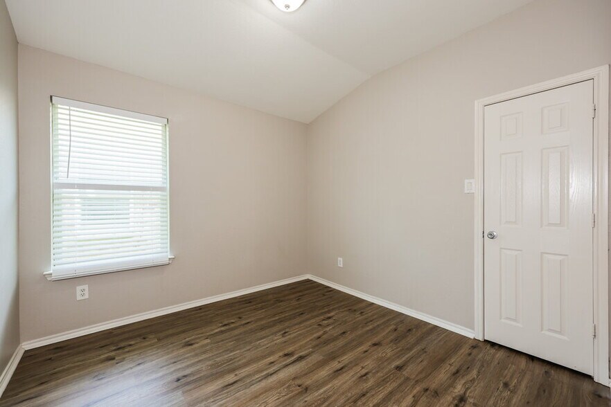 Building Photo - 4736 Cedar Springs Dr