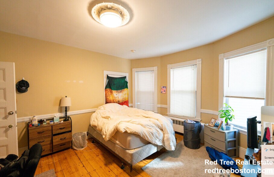 Building Photo - 63 Hillside St