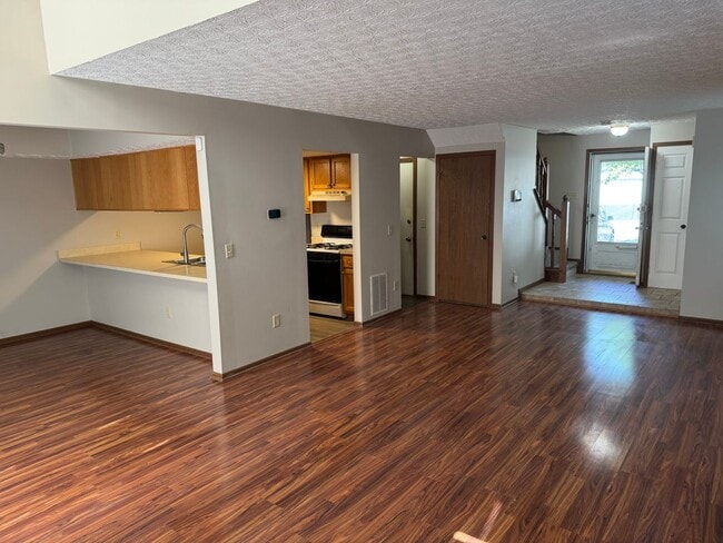 Building Photo - 3 Bedroom, 1.5 Bath Single Family Home - W...