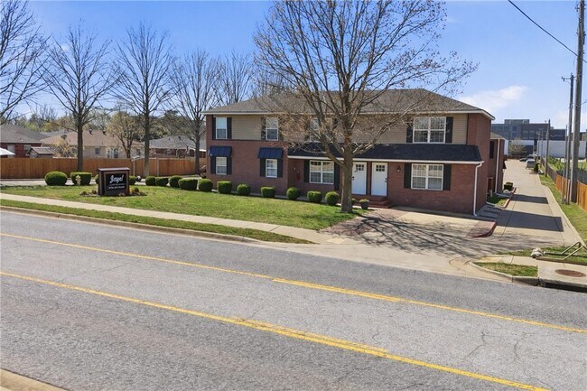 Building Photo - 2400 SE Jayel Terrace