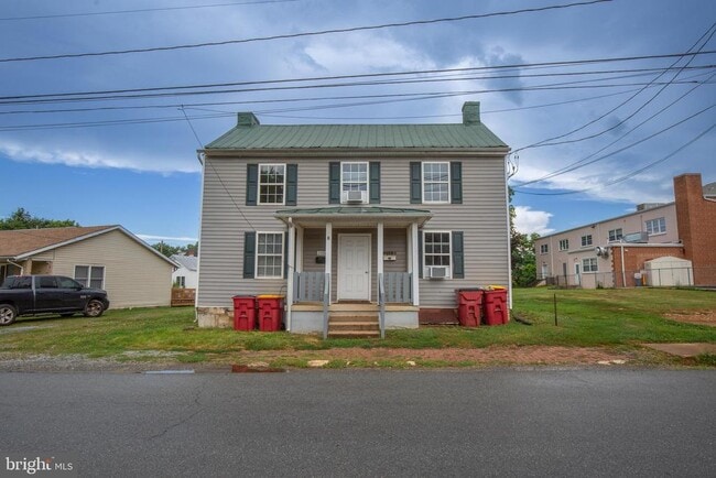 Primary Photo - 32 Patrick Henry Way