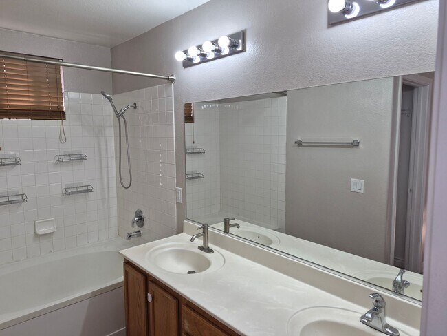 Building Photo - 812 Bow Creek Ln