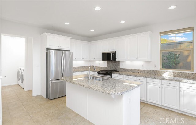 Building Photo - 104 Desert Bloom