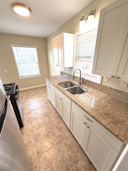 Building Photo - 180 Glover Ave