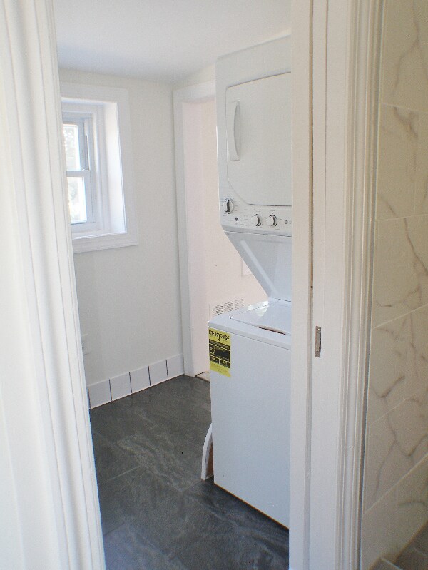 Building Photo - 550 E Washington Ln