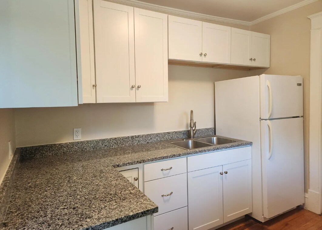 Building Photo - 811 E 39th St