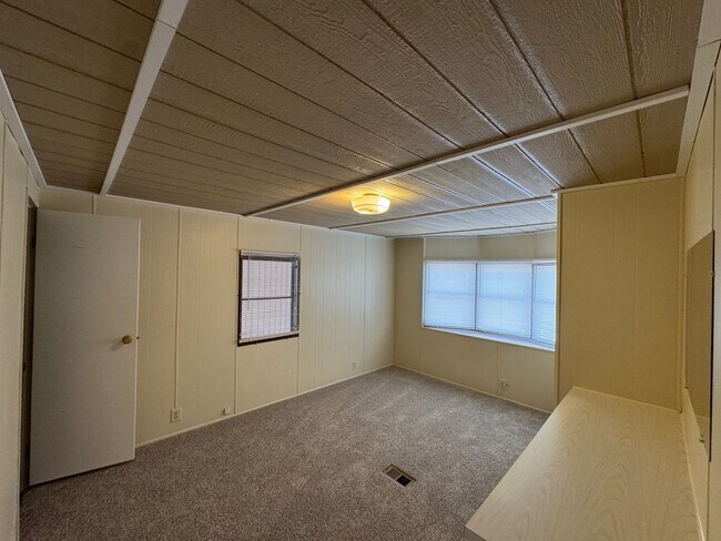 Building Photo - 1111 49th Ave Terrace W