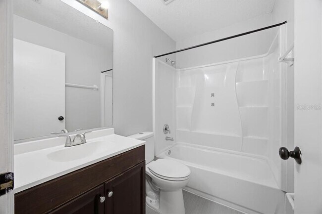 Building Photo - 102 Mango Dr