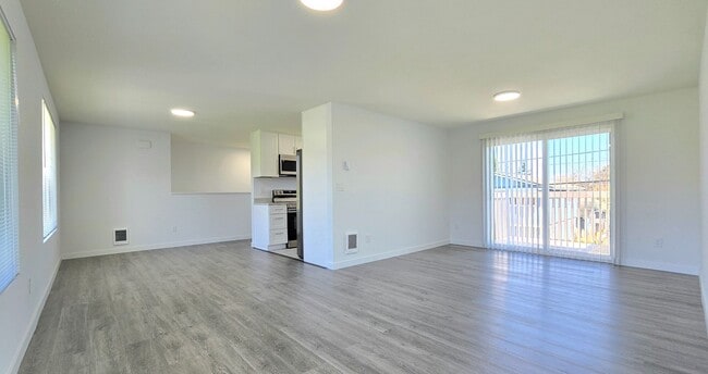 Building Photo - BlyLua