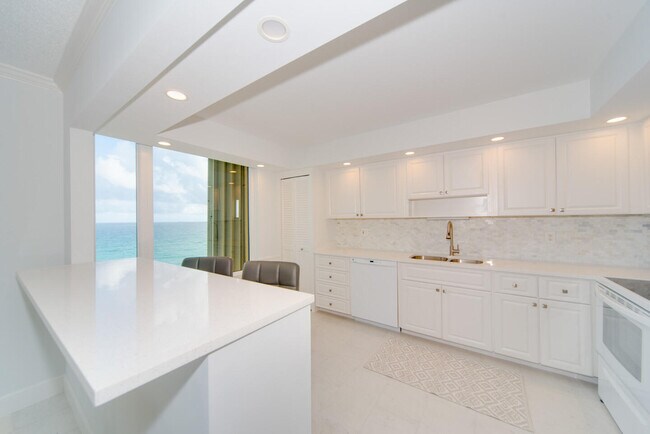 Building Photo - 3009 S Ocean Blvd