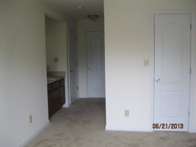 Building Photo - 671 Bartons Landing Pl
