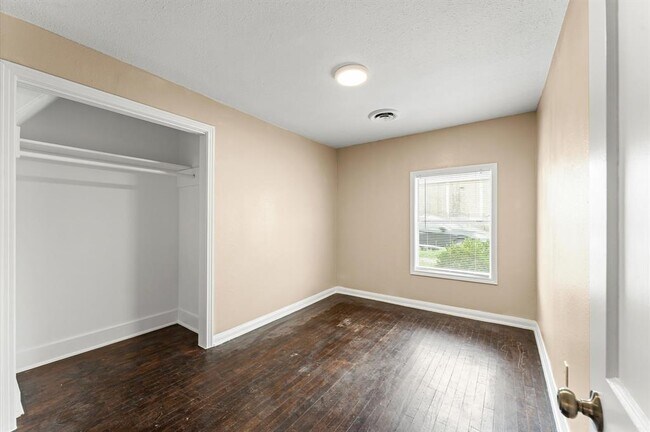 Building Photo - 3216 Avenue I